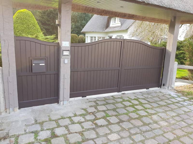 Pose d'un portillon avec boîte à lettres intégrée