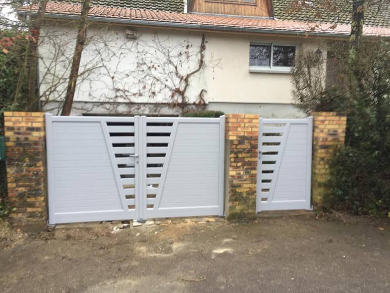 Pose d'un portail et portillon aluminium sur-mesure proche Rouen