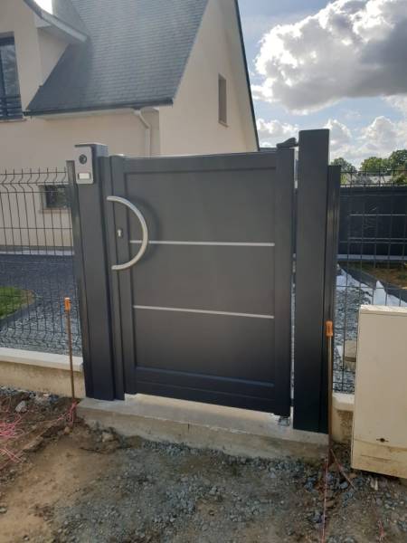 Pose d'un portillon personnalisé avec barre de tirage demi-lune