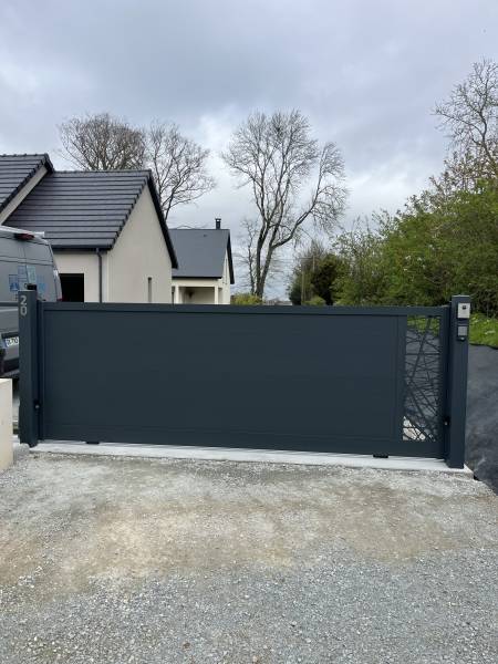 Portail sur-mesure coulissant motorisé 