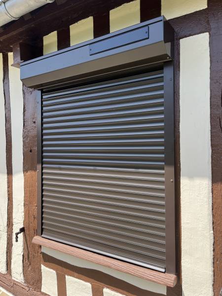 Installation en rénovation d'un volet roulant solaire à Mesnil-Esnard 76